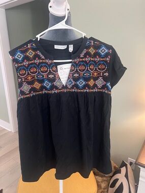 Canyon  Retreat Black Short Sleeve Embroidered Tunic